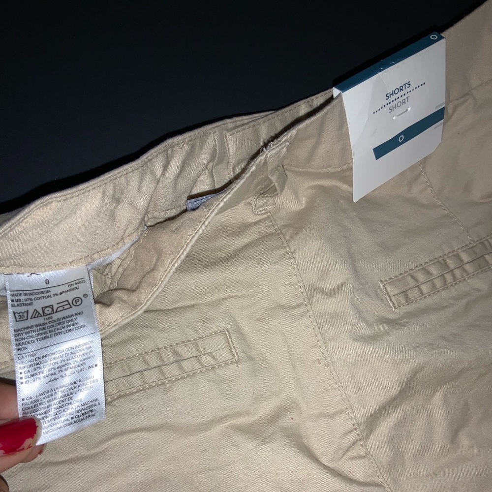 Old Navy Kahki Shorts - Picture 4 of 4